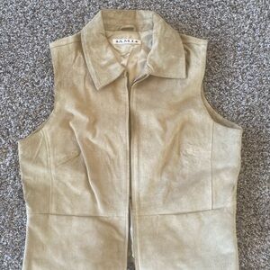 A.M.I. Womens Vest Size Large Beige 100% Suede Leather Pockets Zipper